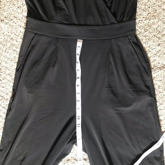 Black V-Neck Pocket Jumpsuit 🔥Summer Sale🔥 - Picture 6 of 10